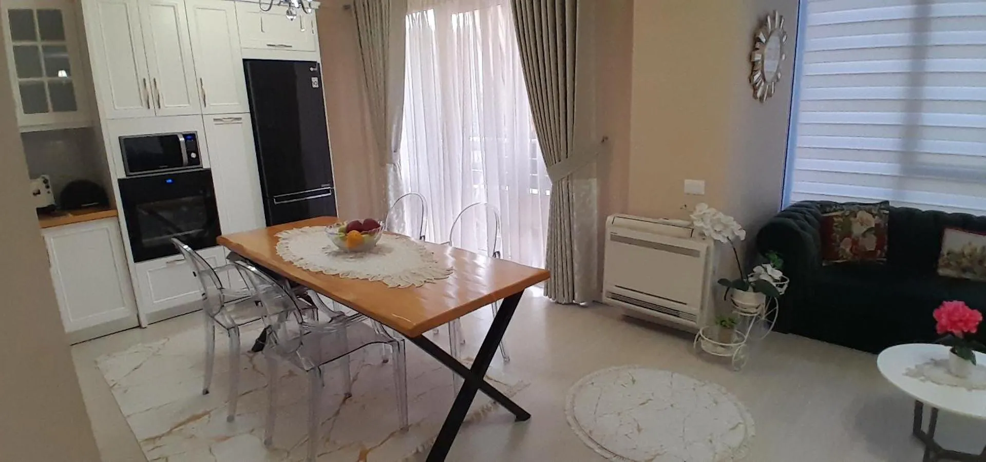 Delux Apartment ポグラデツ